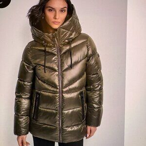 DKNY Shine Hooded Puffer Jacket in Loden, Size XS.  NWT